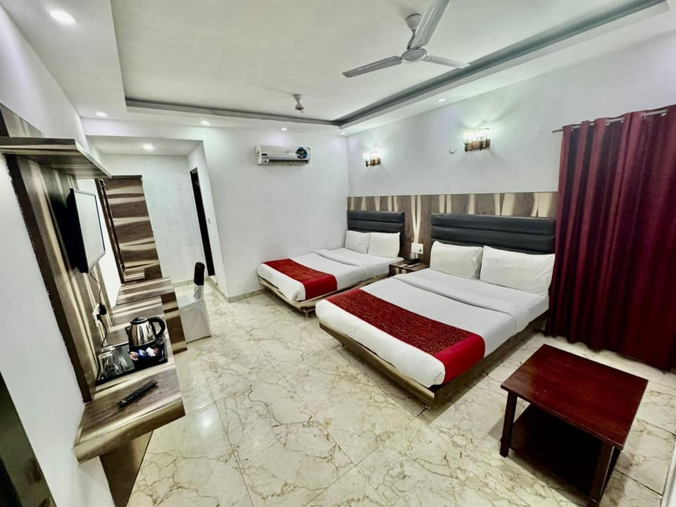 Bed, TV and multimedia, Photo of the whole room, Bedroom, air conditioner