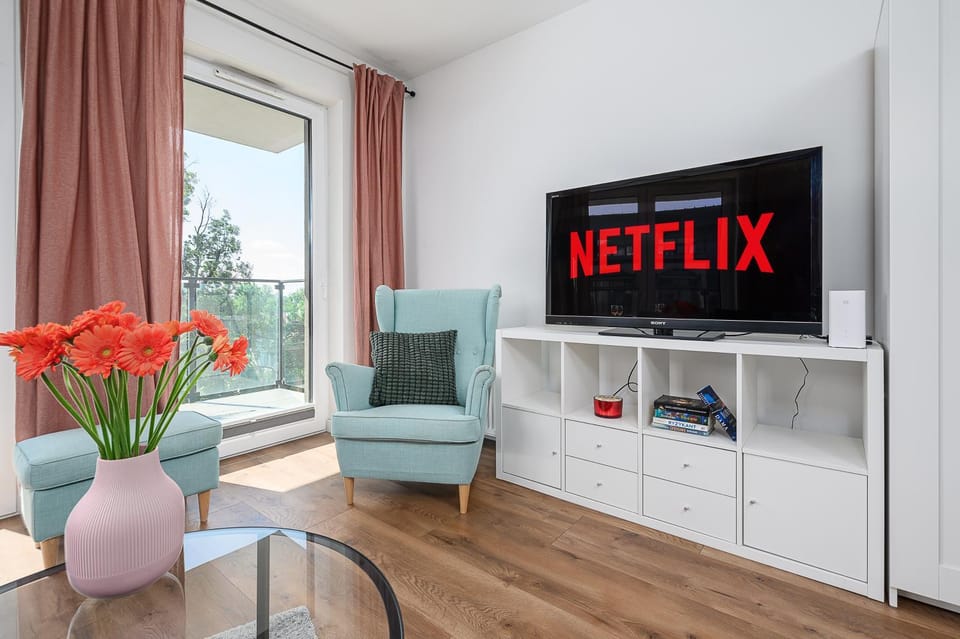 Communal lounge/ TV room, TV and multimedia, Living room