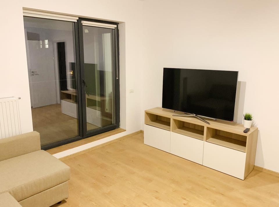 TV and multimedia, Living room, Seating area, Evening entertainment