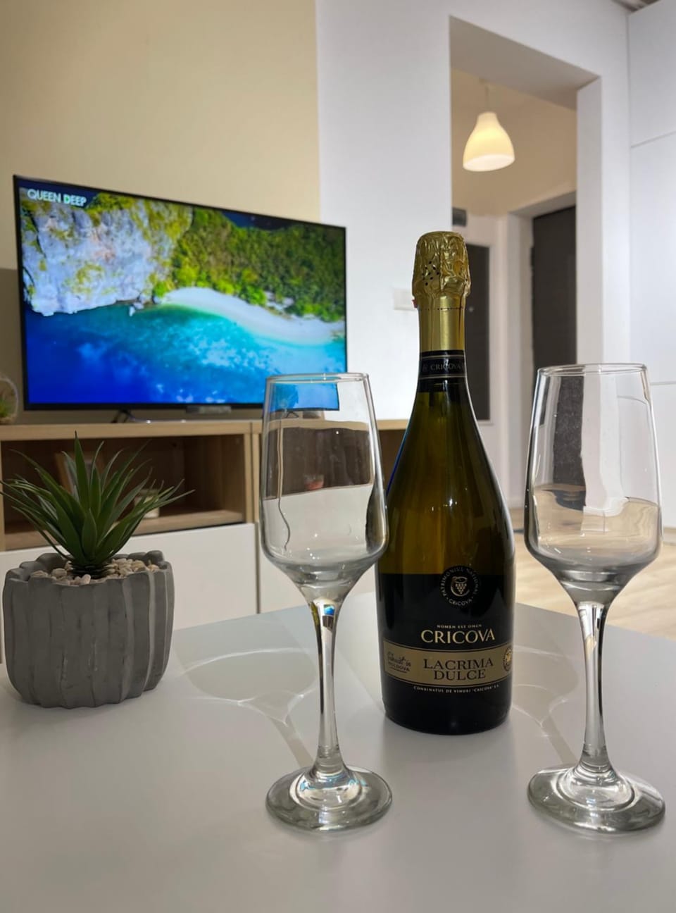 TV and multimedia, Food and drinks