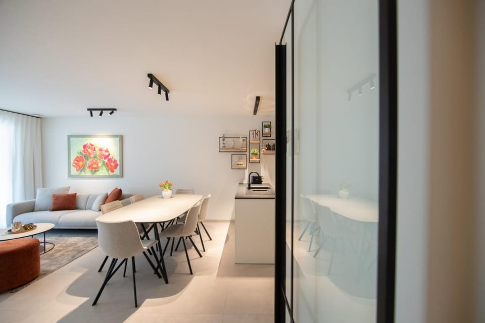 Villa Mariella met parking en zwembad Apartment in Koksijde