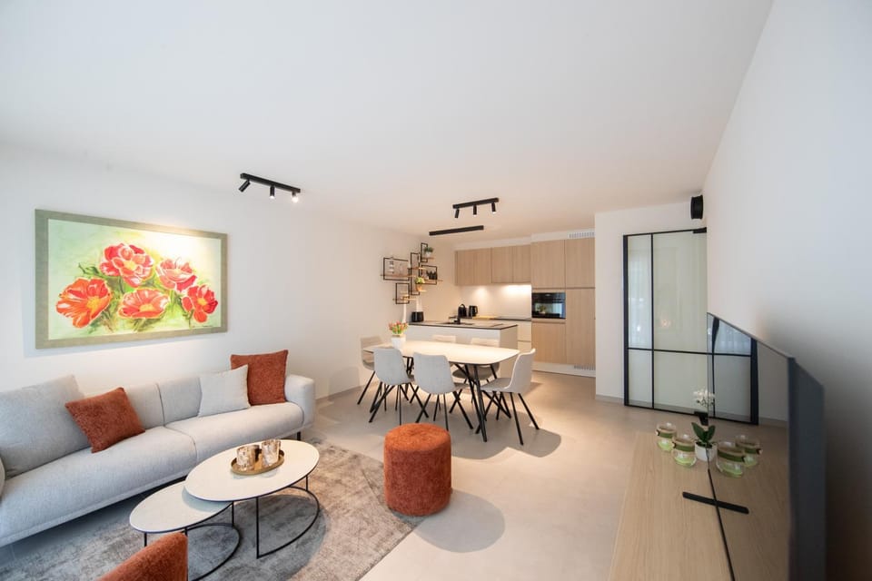 Villa Mariella met parking en zwembad Apartment in Koksijde