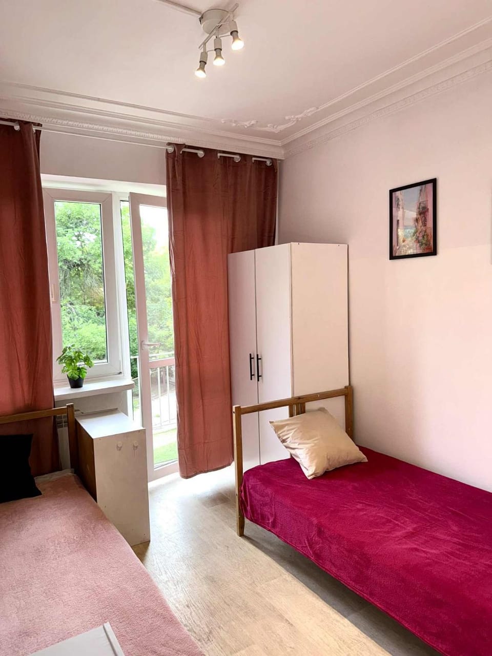 Bed, Photo of the whole room