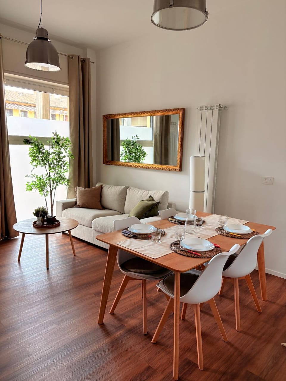 Living room, Dining area