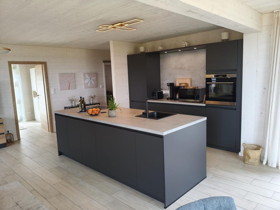 Coffee/tea facilities, Kitchen or kitchenette, Food and drinks, Food, stove, toaster