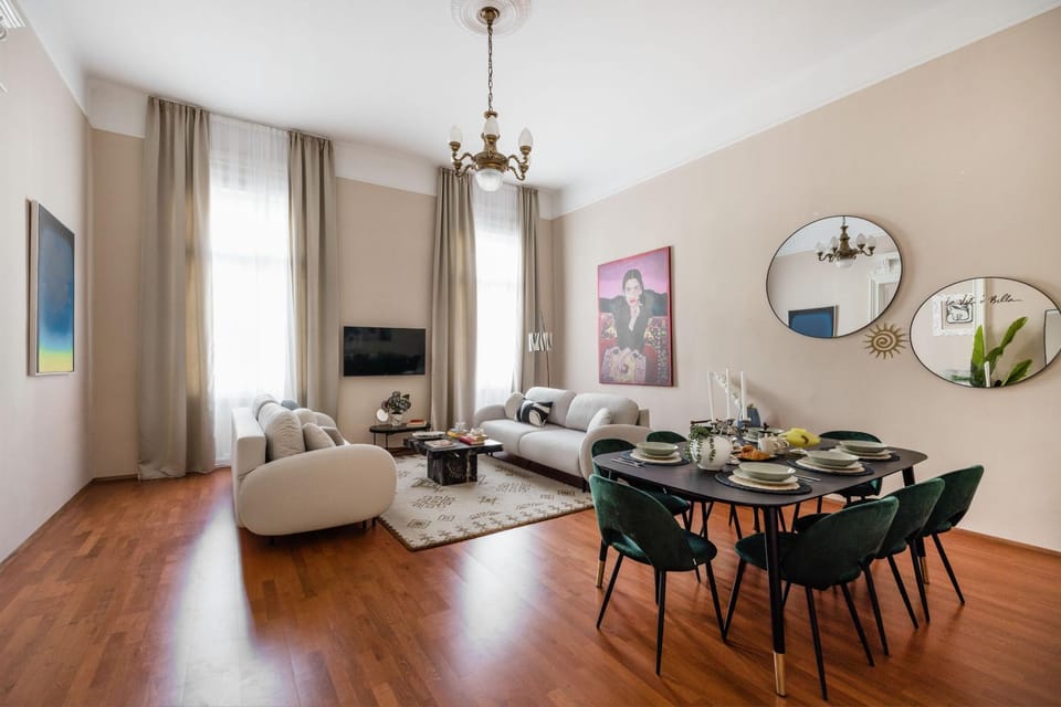 TV and multimedia, Living room, Seating area, Dining area, Evening entertainment