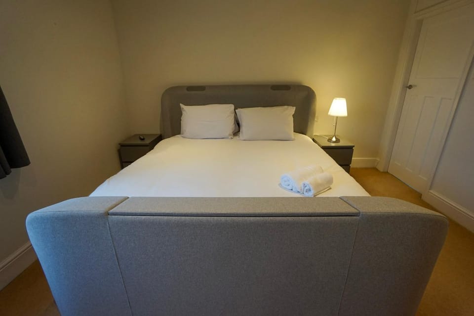 Stunning 7-Bed Home in Lichfield House in Lichfield