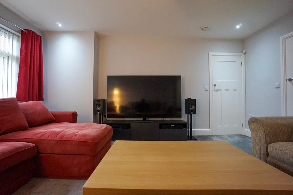 Stunning 7-Bed Home in Lichfield House in Lichfield