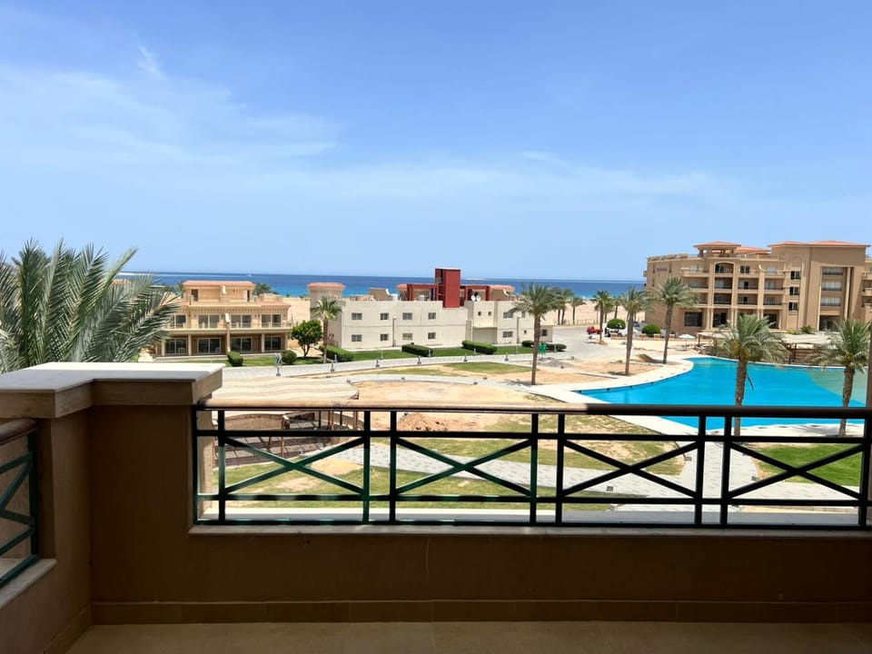 Balcony/Terrace, Pool view, Sea view, Swimming pool