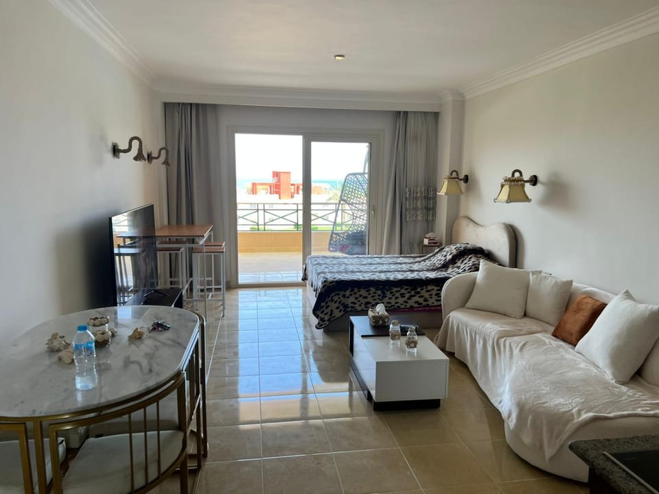 Seating area, Bedroom