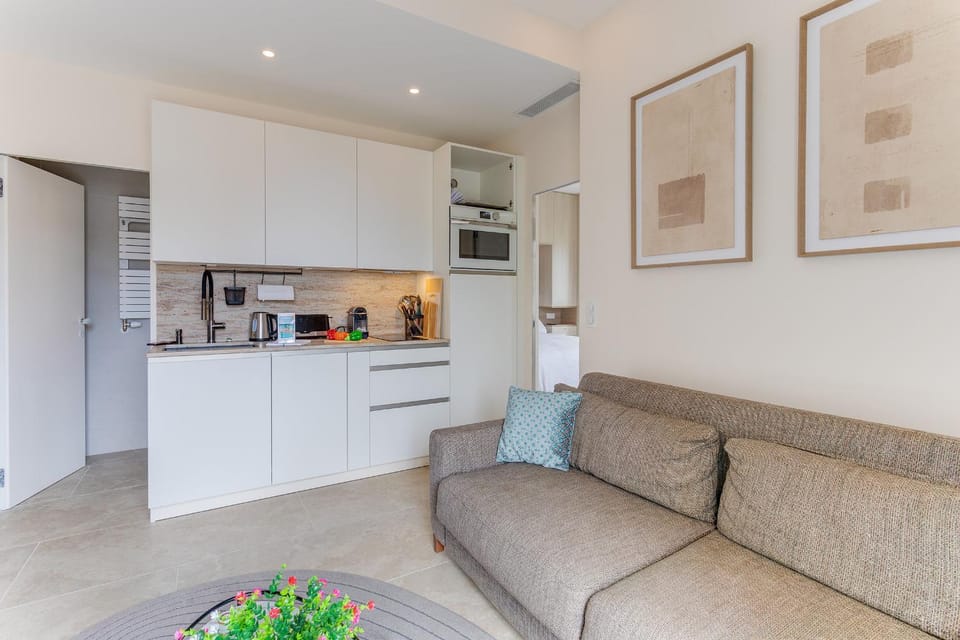 Kitchen or kitchenette, Living room, Dining area, oven, stove