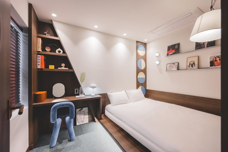Bed, Bedroom, hair dryier, air conditioner, air conditioner