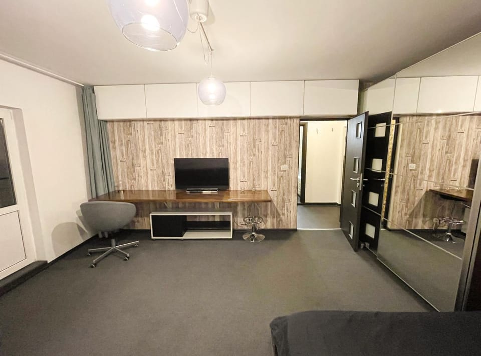 TV and multimedia, Living room, Photo of the whole room, Seating area, Evening entertainment, wardrobe