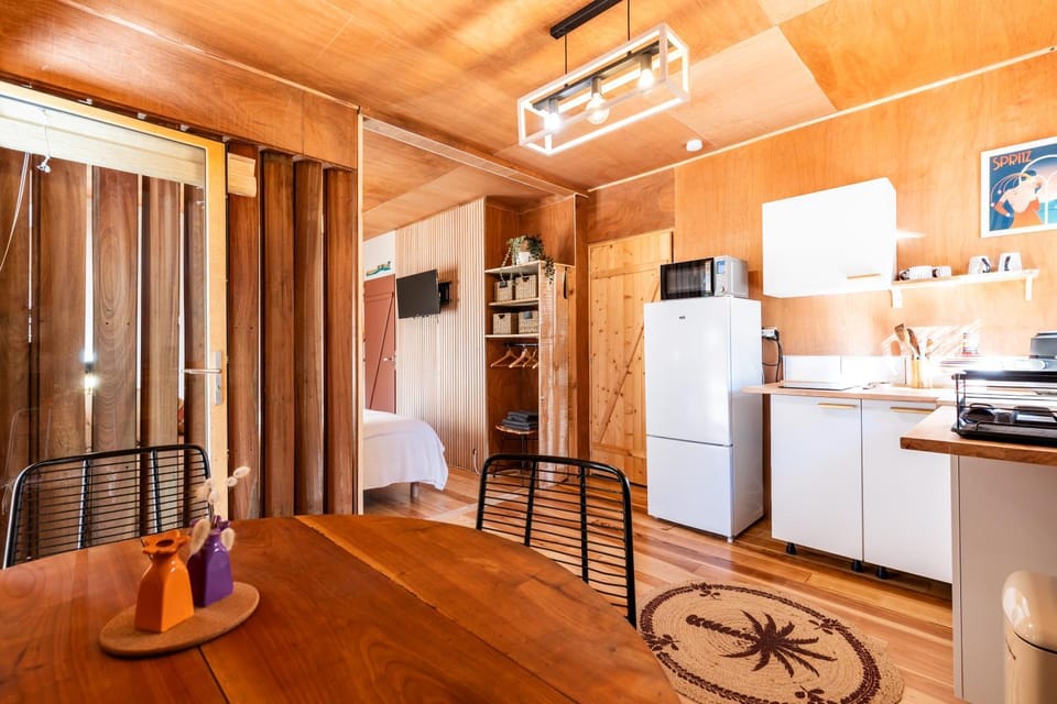 Property building, Kitchen or kitchenette, Living room