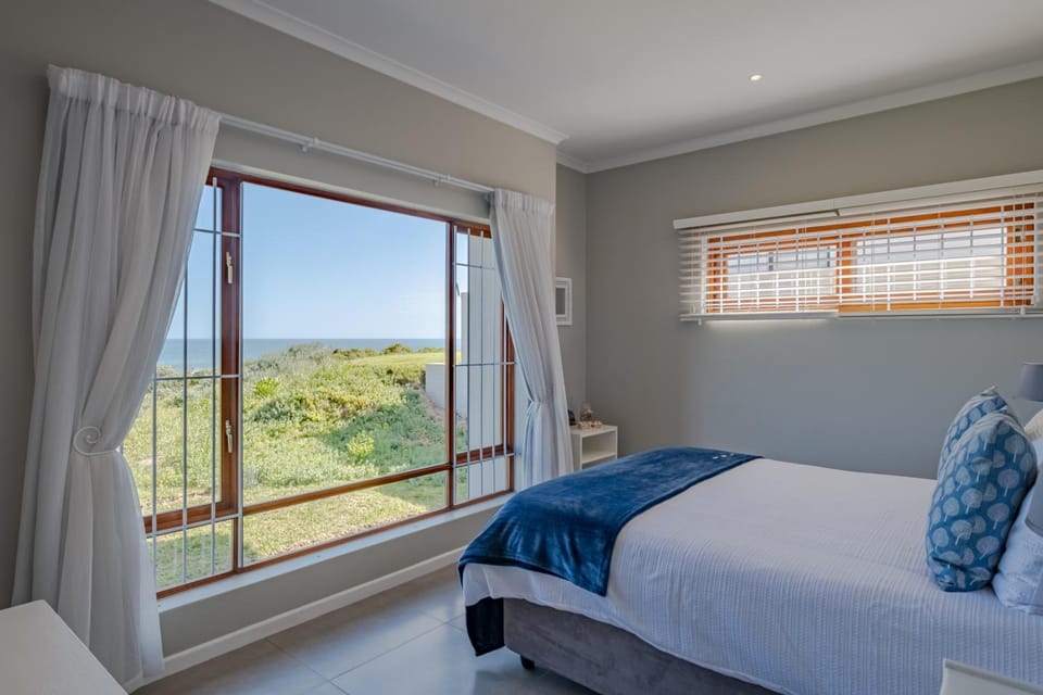 Spacious 4 Bedroom on the Beach House in Western Cape