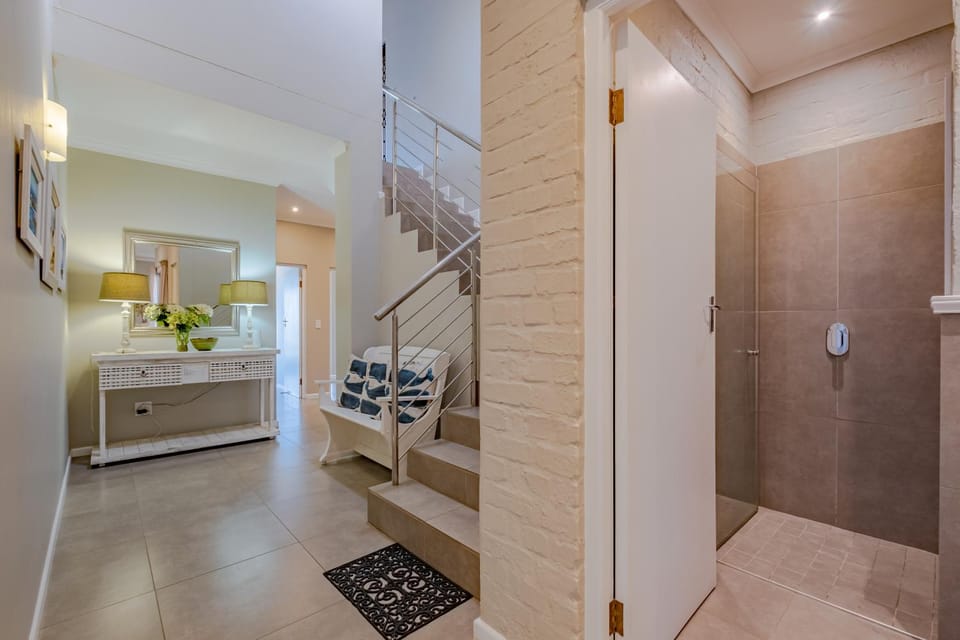 Spacious 4 Bedroom on the Beach House in Western Cape