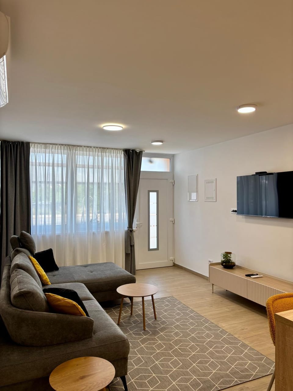 Communal lounge/ TV room, TV and multimedia, Living room, Seating area