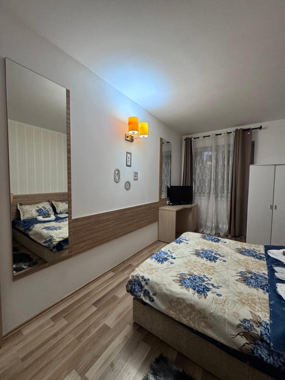 Bed, TV and multimedia, Bedroom, wardrobe