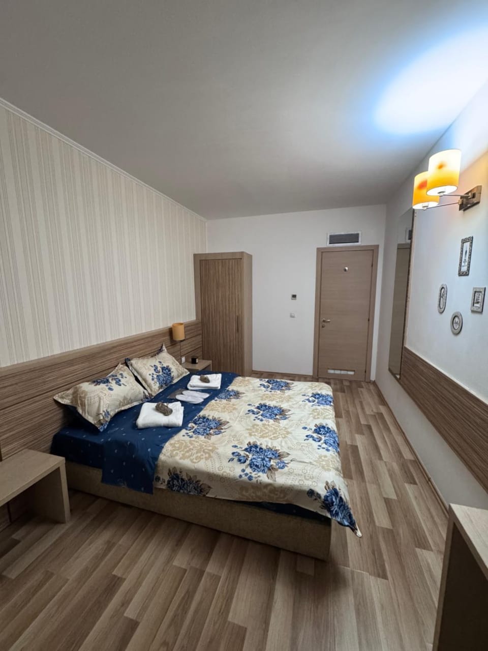 Bed, Bedroom, towels, wardrobe