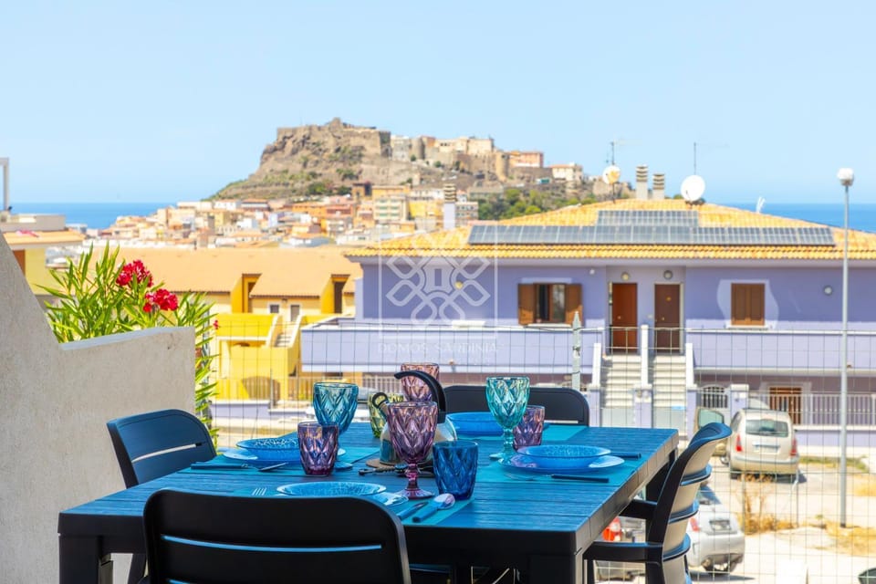 View (from property/room), Balcony/Terrace, Dining area, Sea view