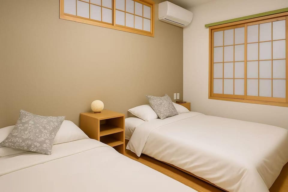 Photo of the whole room, Bedroom, air conditioner