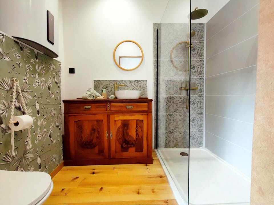 Shower, Toilet, Bathroom