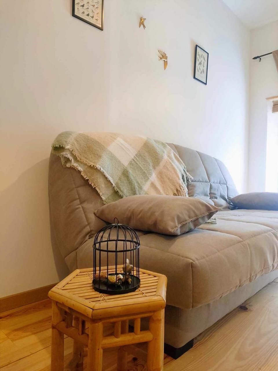 Bed, Living room, Photo of the whole room, Seating area, Bedroom