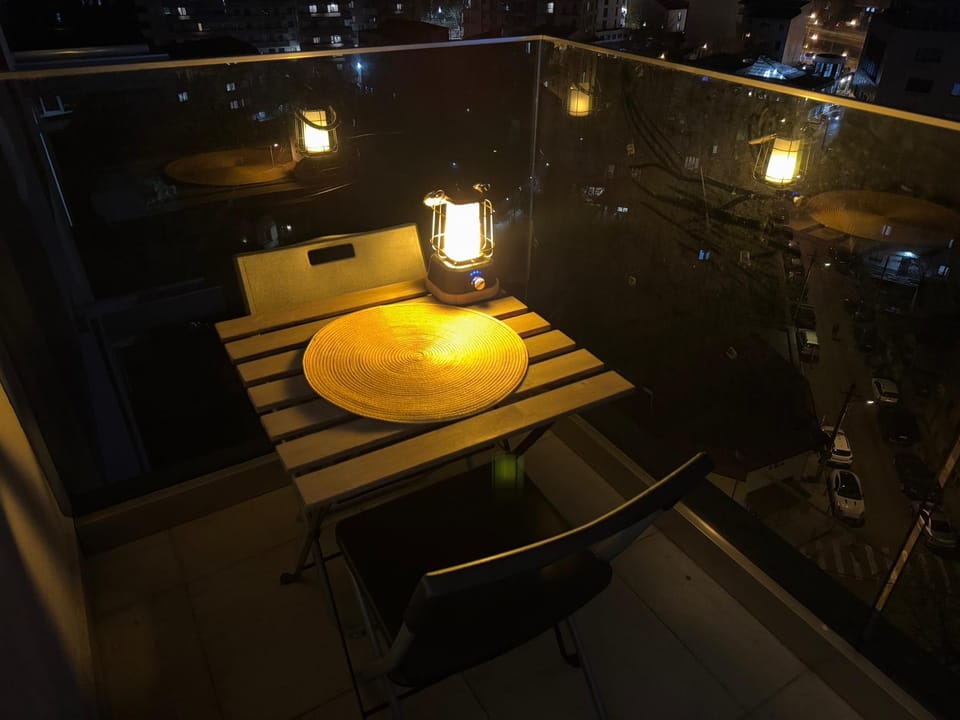 Night, Seating area