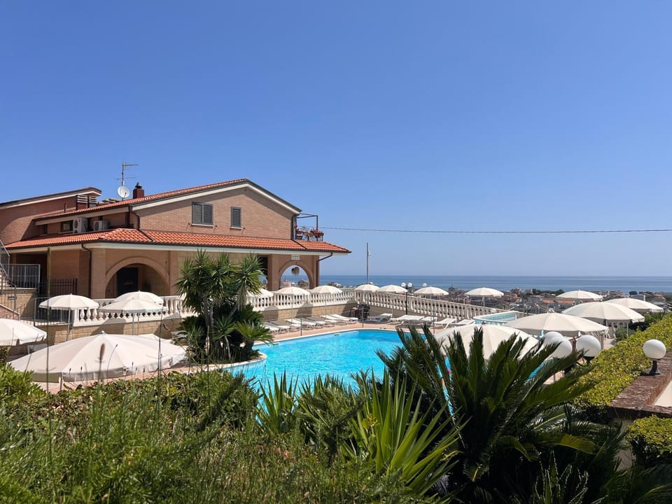 Natural landscape, Sea view, Swimming pool, sunbed