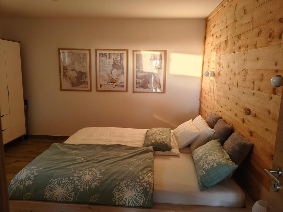 Bedroom, Sunrise
