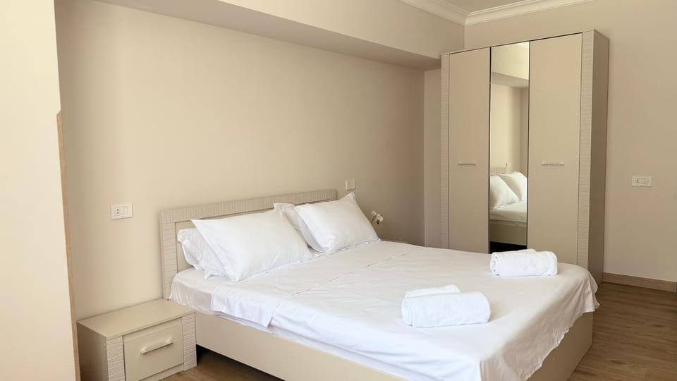 Bed, Bedroom, towels, wardrobe