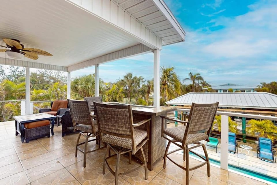 Laze Away House in Estero Island