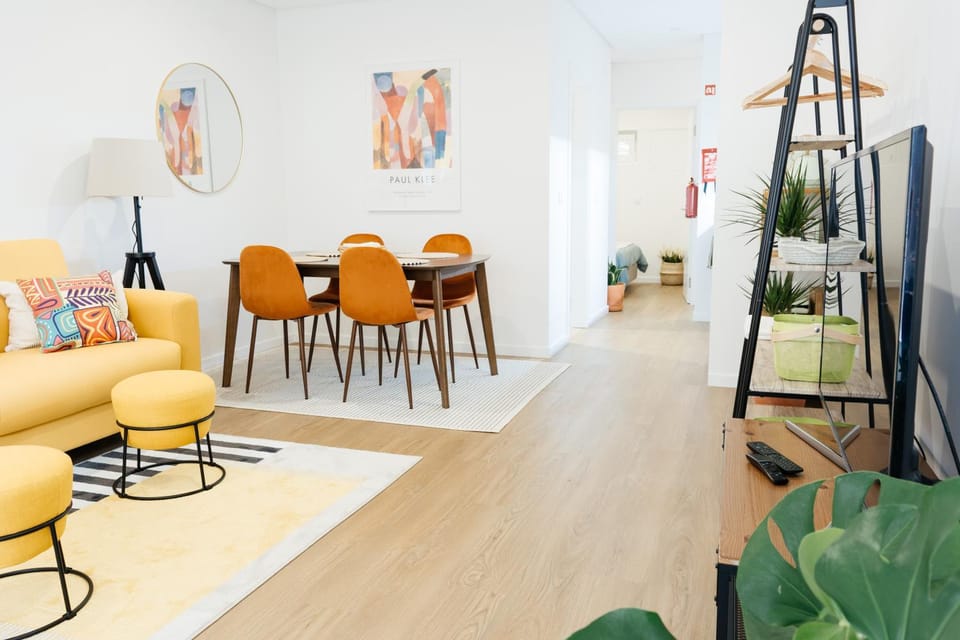 Communal lounge/ TV room, TV and multimedia, Living room, Seating area, Dining area