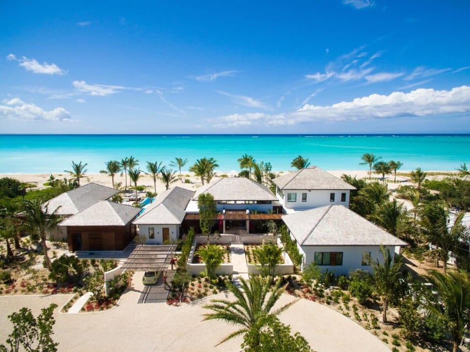 Beautifully Caribbean villa with captivating beach and clear blue waters Villa in Turks and Caicos Islands
