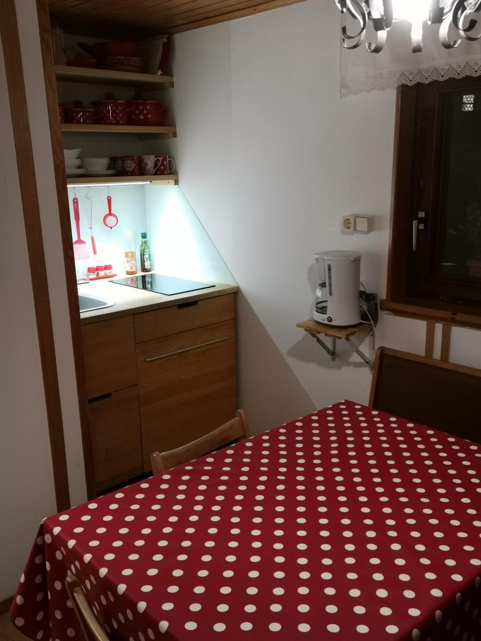 Coffee/tea facilities, Kitchen or kitchenette, Dining area