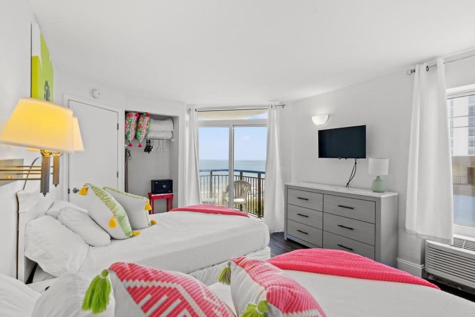 Coastal 1 Bedroom Condo-Stunning Oceanfront Views- Boardwalk 639 House in Myrtle Beach