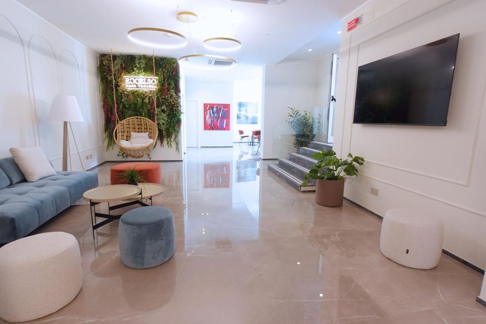 Communal lounge/ TV room, Lobby or reception