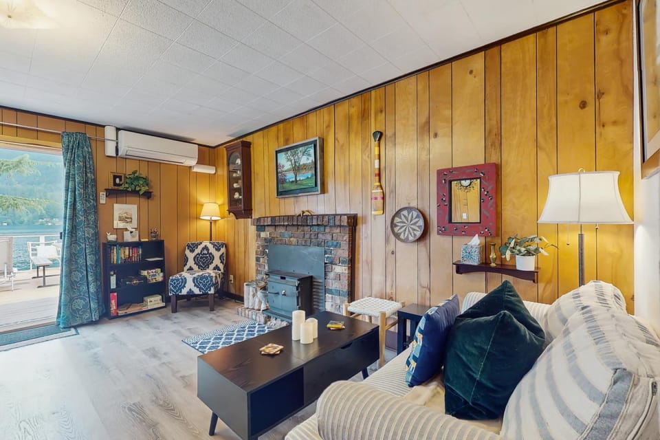 Rustic Pines Retreat House in Lake Sutherland