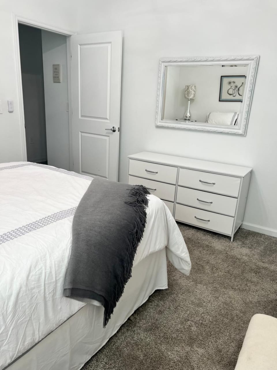 Mother in law suite private entrance washer and dryer in unit Apartment in Leesburg