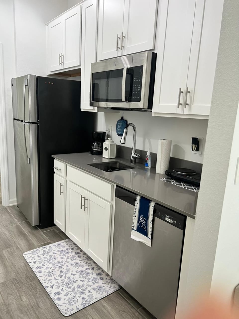 Mother in law suite private entrance washer and dryer in unit Apartment in Leesburg