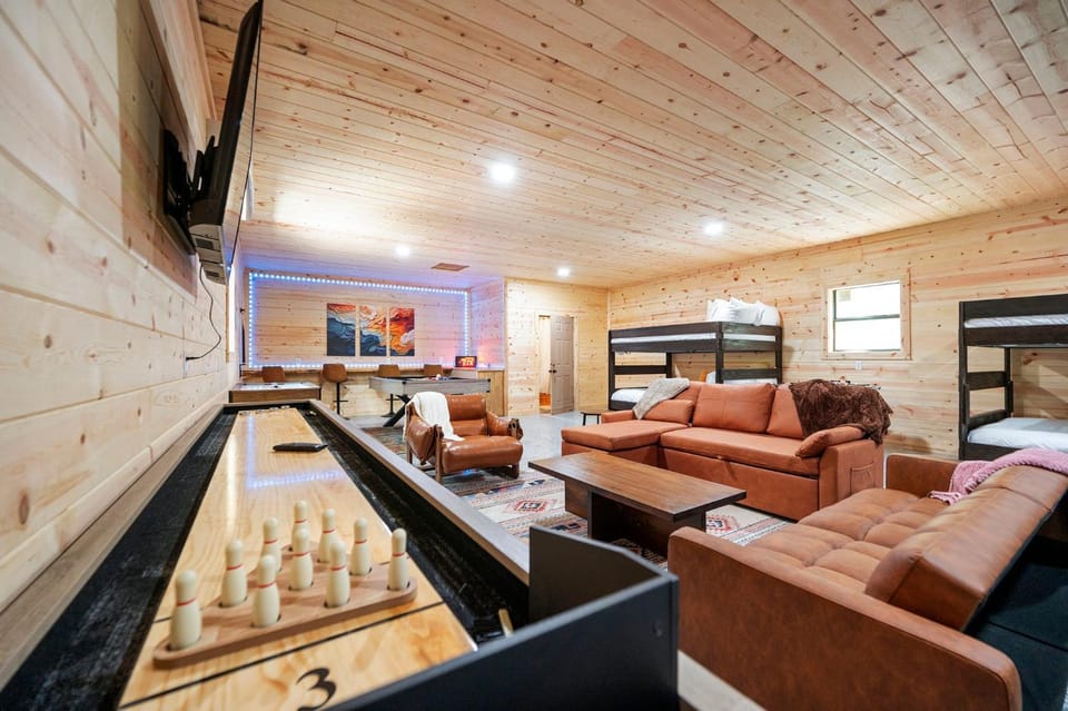 Communal lounge/ TV room, Game Room, TV and multimedia