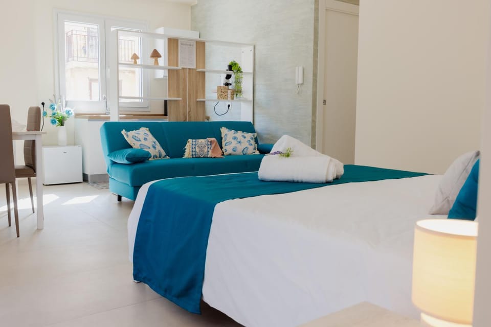 Bed, Living room, Photo of the whole room, Seating area, Bedroom