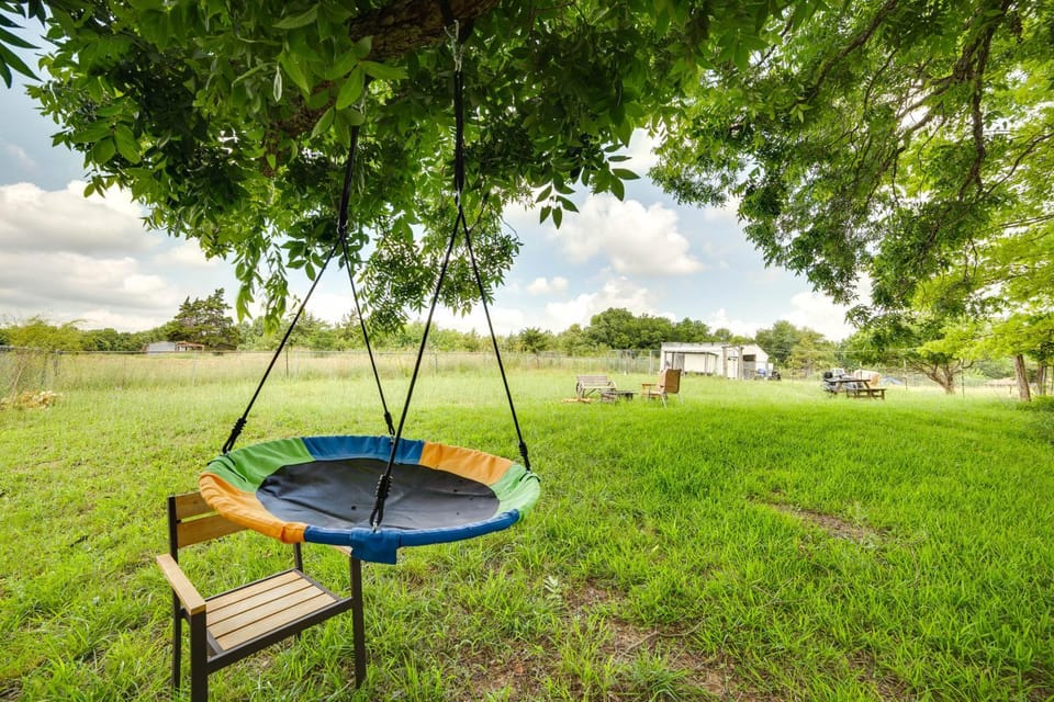 Blue Ridge Retreat on 10-Acre Farm: Rural Reset! House in Texas