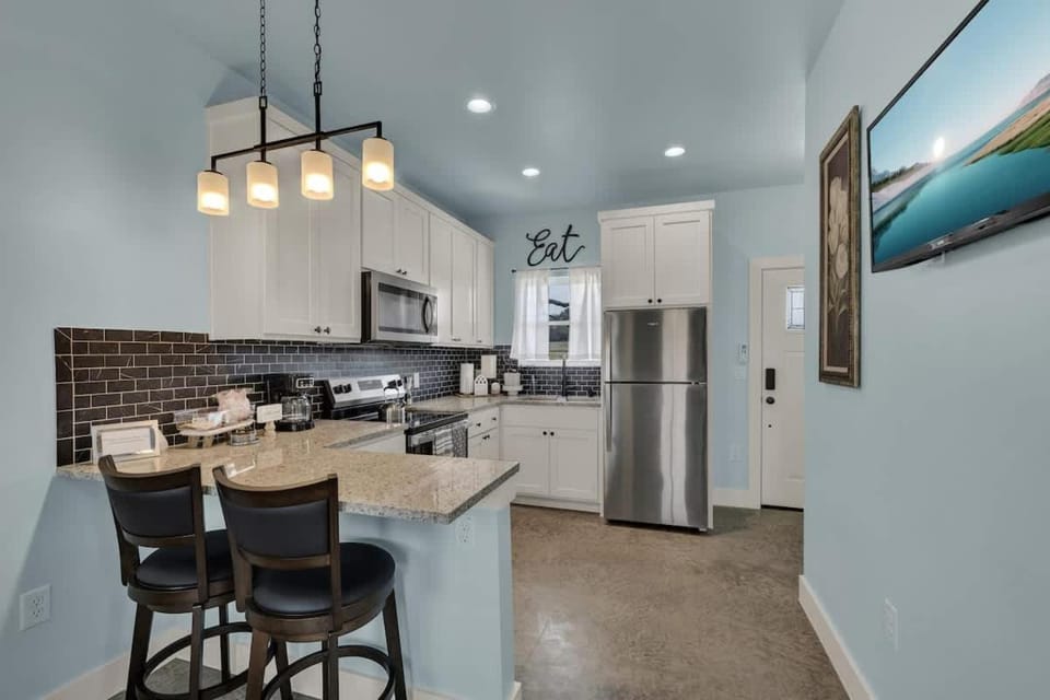 Kitchen or kitchenette, kitchen