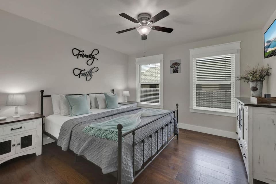 Bed, Bedroom