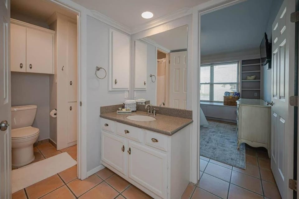 Kitchen or kitchenette, kitchen