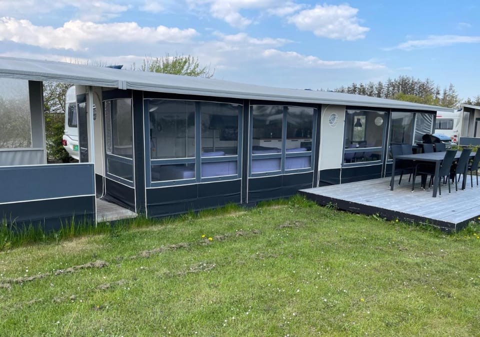 Property building, Garden, Balcony/Terrace