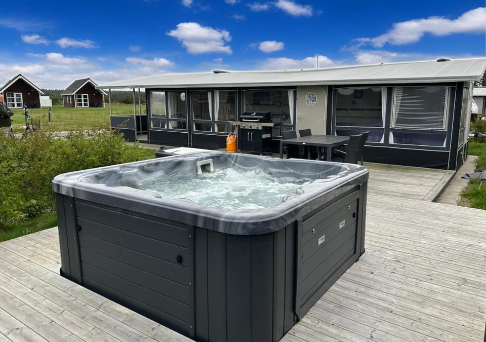 Property building, Spa and wellness centre/facilities