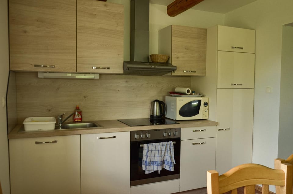 Coffee/tea facilities, Kitchen or kitchenette, Decorative detail, heating, internet, stove, kitchen