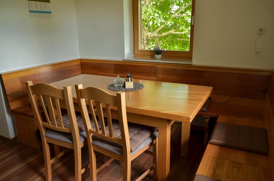 Decorative detail, Dining area, heating, internet